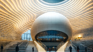 Biblioteca futurista na China com espaço para 1,2 milhão de livros impressiona arquitetos e já é comparada ao Congresso dos EUA em tamanho e grandiosidade