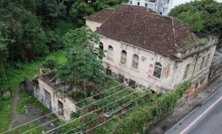 Casarão abandonado, Governadores, Leilão