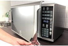 Por que recomendam colocar sal no micro-ondas e para que serve?