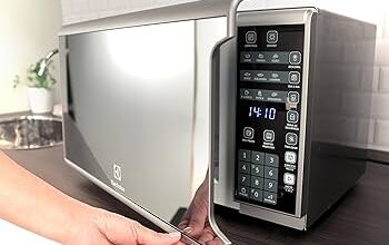 Por que recomendam colocar sal no micro-ondas e para que serve?