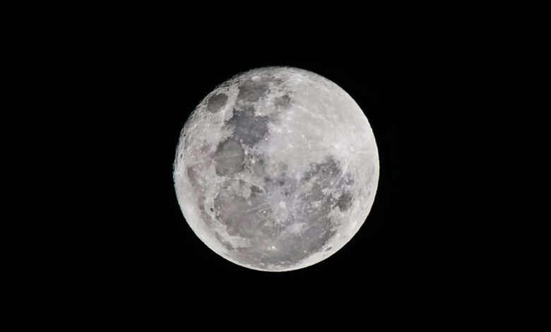 foi identificado o que há no interior da Lua e a história do Sistema Solar pode ser reescrita