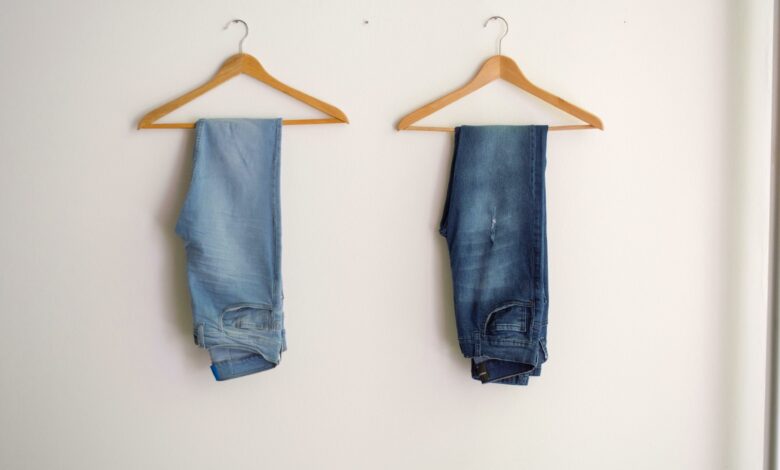 Lavar a calça jeans após cada uso? Especialistas discordam: descubra a verdade