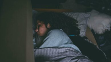 O que significa fechar a porta do quarto para dormir, segundo a psicologia