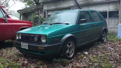 Veja este Golf GTI abandonado receber sua primeira lavagem em 10 anos