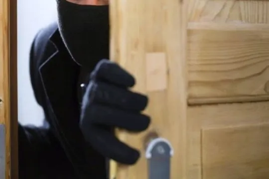Você está colocando sua vida em risco sem perceber: criminosos adoram esse hábito dos brasileiros