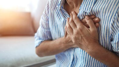 Hábito diário dos brasileiros pode aumentar em 50% o risco de infarto e AVC