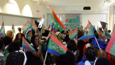 Comunidade de Ano Bom ergue bandeiras em ato de independência simbólica e pede apoio ao Brasil contra repressão da Guiné Equatorial