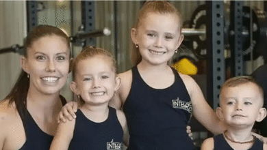 Jogador mat0u esposa e os três filhos, após sua esposa ficar com c…Ver mais