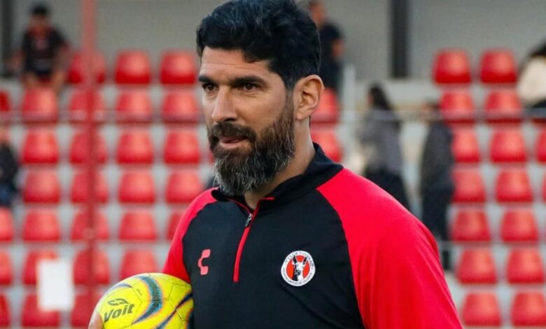 Ídolo do Botafogo, Loco Abreu confirma que vai voltar a jogar