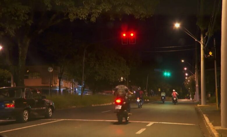 Maceió autoriza avanço em sinal vermelho durante a madrugada