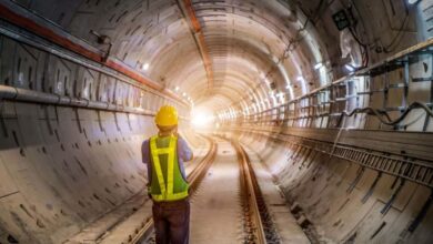 Descubra os maiores túneis do mundo, suas extensões, localização e finalidade, de Lærdal na Noruega ao WestConnex na Austrália, e saiba como eles transformam a mobilidade global.