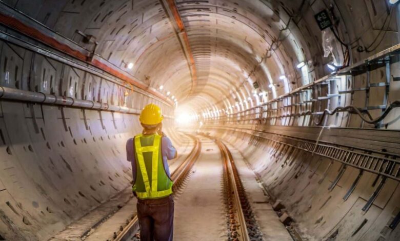 Descubra os maiores túneis do mundo, suas extensões, localização e finalidade, de Lærdal na Noruega ao WestConnex na Austrália, e saiba como eles transformam a mobilidade global.