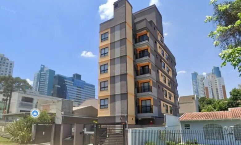 Menor apartamento do Brasil mede 9,8 m² em Curitiba: custa R$ 150 mil, aluguel de R$ 1.200 e condomínio de R$ 400 com internet.