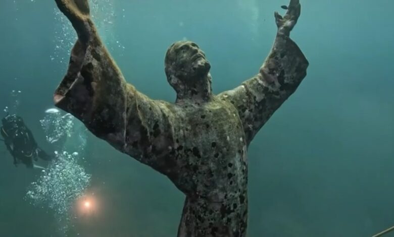 Estátua de Cristo, Estátua de Bronze, Mergulhadores