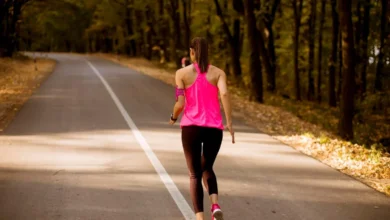 Você anda balançando os braços? Cientistas explicam o que isso significa de verdade