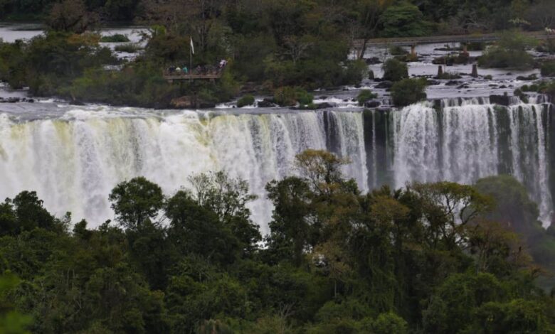 As Cataratas do Iguaçu sempre foram um dos destinos mais visitados do Brasil e chamam a atenção de turistas do mundo todo