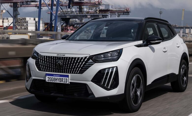 Peugeot 2008 2026 estreia híbrido e parte de R$ 133.990