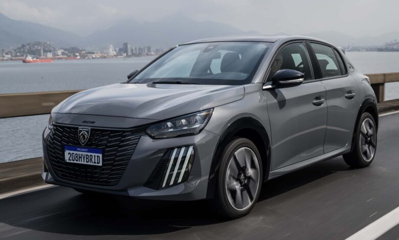 Peugeot 208 2026 adota híbrido leve dos Fiat Pulse e Fastback