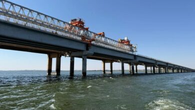 Maior ponte de São Paulo avança 60% nas obras sobre o Rio Tietê, com entrega prevista até 2026 e investimento de R$ 373 milhões.