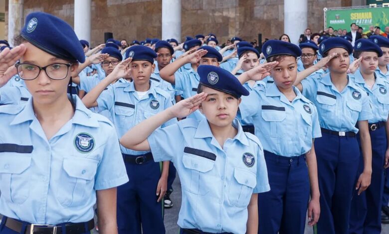 Projeto de lei quer tirar o controle das escolas militares das Forças Armadas e passar a gestão para o MEC, gerando debate no Congresso