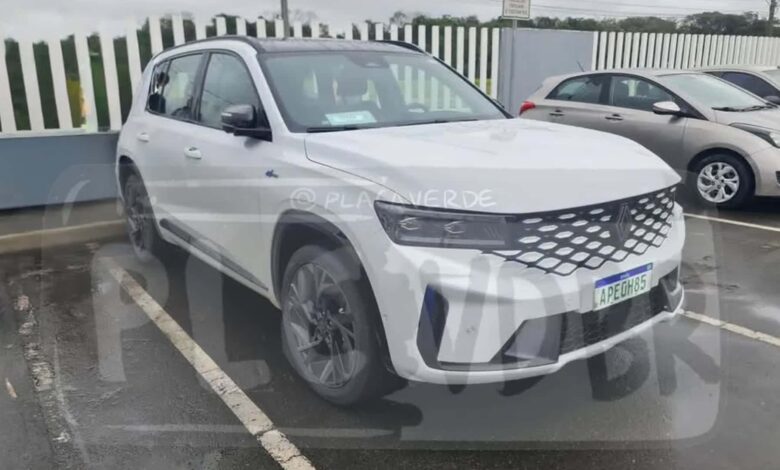 Renault Grand Koleos aparece em testes no Brasil com sistema híbrido