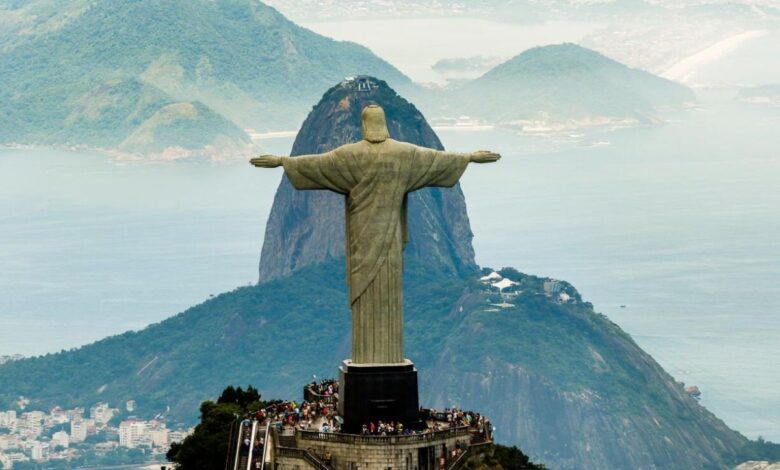 O Rio de Janeiro foi apontado em ranking internacional como o pior destino turístico do mundo em 2025, superando cidades indianas e expondo problemas de insegurança, hotelaria e mobilidade que afetam o turismo no Brasil.