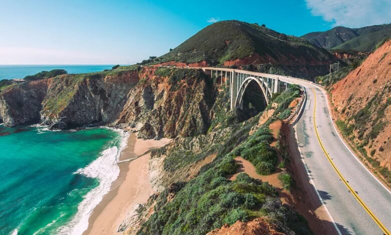 A maior rodovia nacional do mundo, a Highway 1 da Austrália, desafia motoristas em uma viagem de 14.500 km que pode durar meses, cruzando cidades e desertos.
