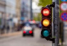 Semáforo de 4 cores pode ser a solução para o trânsito, dizem especialistas dos EUA