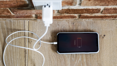 carregar o celular dessa maneira o destrói por completo e o deixa inutilizável