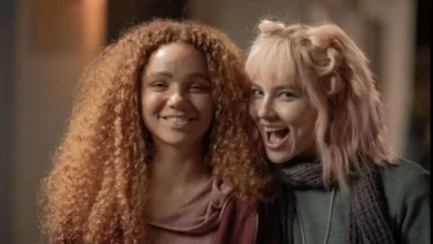 Luna (Let&iacute;cia Vieira) e Flora (Alanis Guillen). Foto: Globo/Paulo Belote