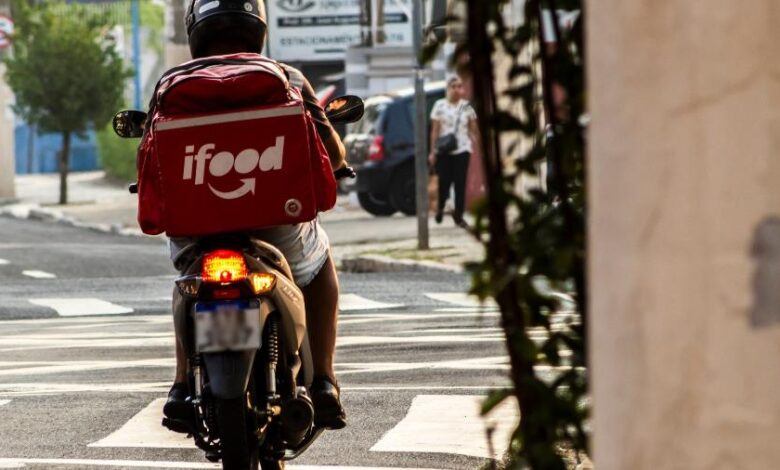 iFood anuncia novos benefícios para entregadores já cadastrados no aplicativo