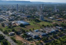 A última capital planejada do Brasil foi desenhada do zero nos anos 80, tem avenidas de até 8 pistas e um fenômeno que mudou o clima da região