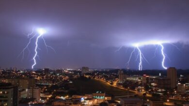 A capital dos raios no Brasil registra uma das maiores concentrações de descargas elétricas do mundo, atrai cientistas e obriga a cidade a ter um sistema de proteção único no país