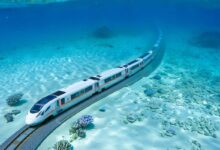 O túnel submarino de Jintang, marco da engenharia chinesa, conecta Ningbo Zhoushan pela ferrovia Yongzhou, unindo 16 km de tecnologia em alta velocidade sob o mar.