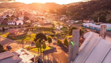 A cidade mais fria do Brasil registra temperaturas negativas por mais de 30 dias, vê suas cachoeiras congelarem e baseia sua economia na produção de maçãs e trutas adaptadas ao clima