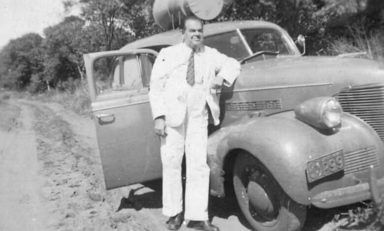 Descubra como Cornélio Pires, o pai do sertanejo, levou a música caipira do campo para os estúdios e criou um mercado musical que transformou a cultura rural brasileira.