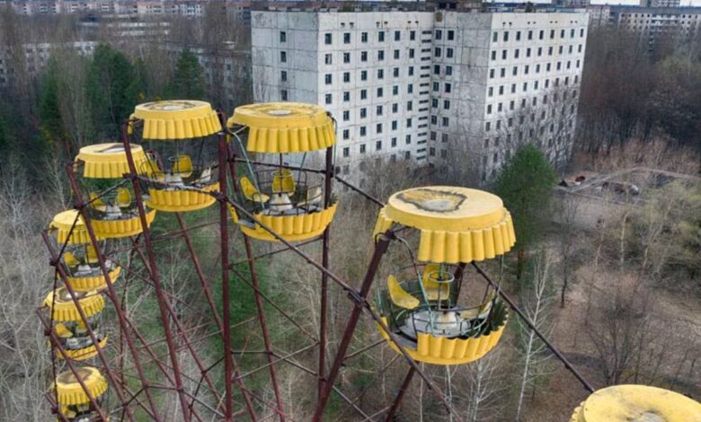 O desastre nuclear de Chernobyl expôs ao mundo o poder devastador da radiação após a explosão do Reator 4, revelando os impactos humanos e ambientais de uma tragédia sem precedentes.