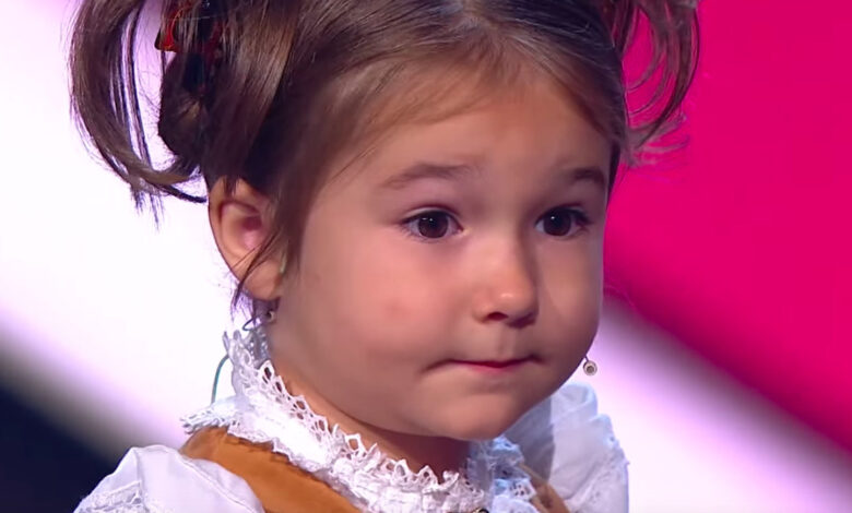 Com apenas 4 anos, garota impressiona o mundo ao falar 7 idiomas, incluindo inglês, francês, espanhol e chinês, e surpreende linguistas