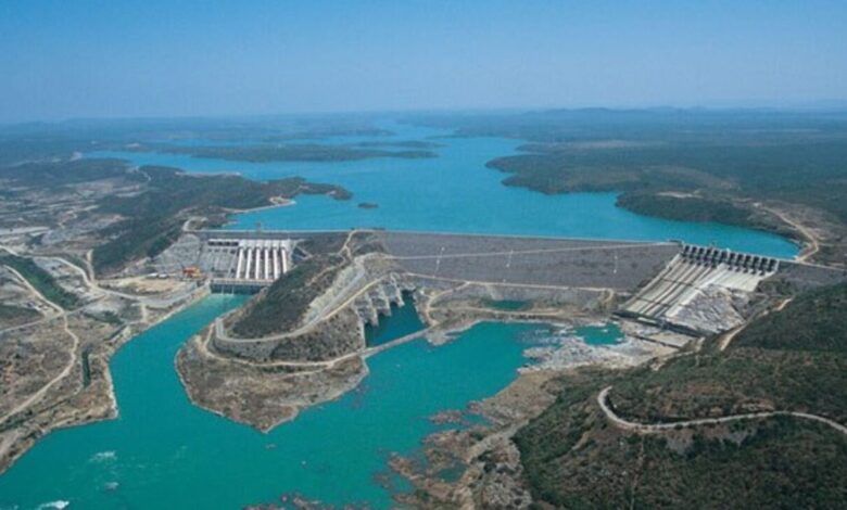 Vista aérea da barragem de Sobradinho evidenciando geração de energia e uso hídrico estratégico. (Imagem: Agência Sertão)Vista aérea da barragem de Sobradinho evidenciando geração de energia e uso hídrico estratégico. (Imagem: Agência Sertão)