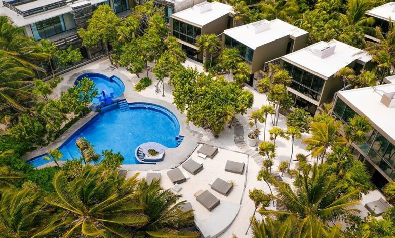 Antiga mansão de Pablo Escobar em Tulum se transforma em hotel Casa Malca, com suítes luxuosas, obras de arte e diárias de R$ 4,9 mil