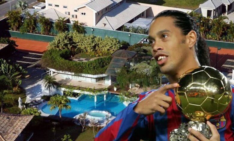 A mansão de Ronaldinho Gaúcho na Barra da Tijuca, avaliada em milhões, impressiona com piscina dupla e estrutura de luxo rara no mercado carioca.