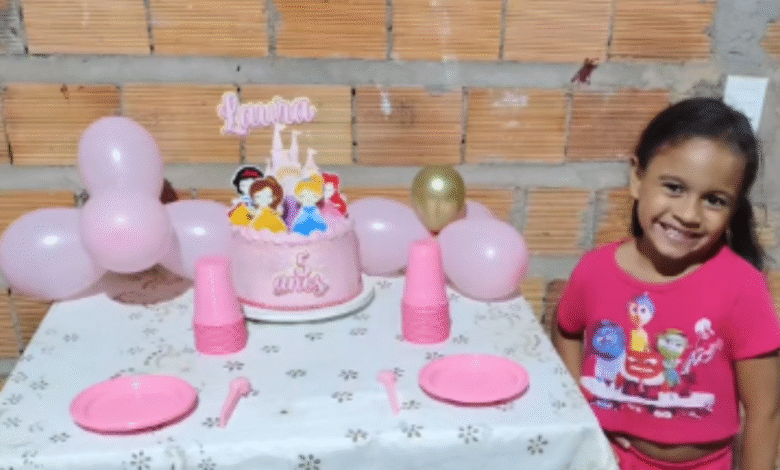 menina de 5 an0s vê festa das Princesas e faz pergunta que emocionou o Brasil... Veja mais