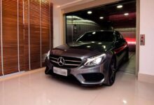 Nos edifícios de luxo, a garagem deixa de ser apenas vaga coletiva e passa a integrar o apartamento — saiba como essa tendência muda o mercado.