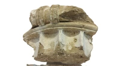 Fragmento de capitel jônico ficou fora da Grécia por seis décadas