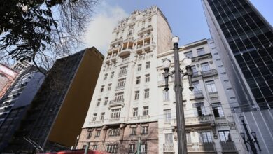 Com 12 andares e 50 metros, o Edifício Sampaio Moreira completa 105 anos como o primeiro arranha-céu de São Paulo e marco da arquitetura eclética.