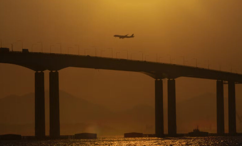 Com 625 metros de altura, a ponte Huajiang Grand Canyon, na China, é a mais alta do mundo e reduz viagens de duas horas para dois minutos.