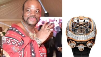 Rei Mswati III, último monarca absoluto da África, ostenta coleção de relógios de luxo avaliada em mais de US$ 15 milhões.