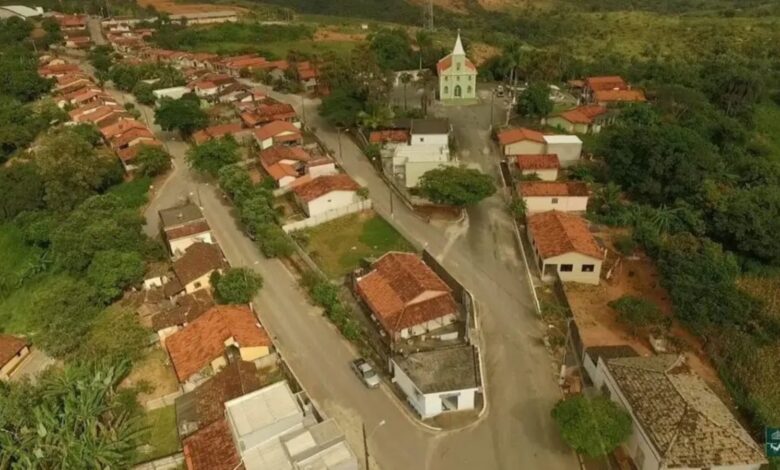 Serra da Saudade, Município