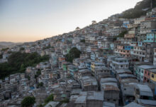 Com mais de 100 mil pessoas comprimidas em menos de 1 km², esta comunidade brasileira abriga mais gente por quilômetro quadrado do que Hong Kong