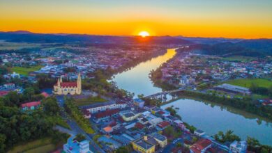 As 15 cidades pequenas mais surpreendentes de Santa Catarina oferecem qualidade real de vida, custo de vida mais leve e rotina mais tranquila nas cidades pequenas, mostrando por que Santa Catarina virou destino de famílias que buscam viver melhor.